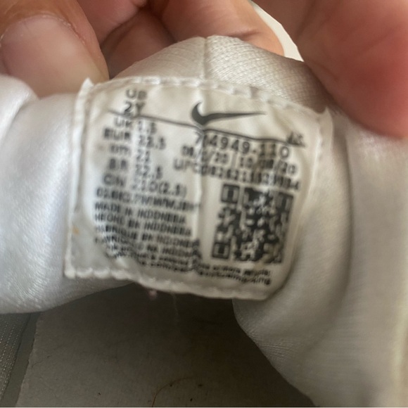 Kids White Nike huarache 2Y - Picture 6 of 7